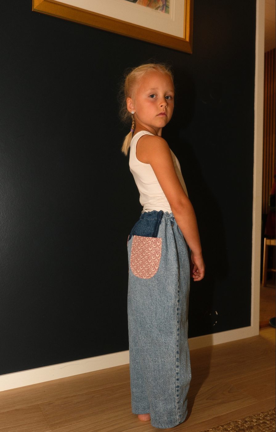 BILLE PANT, UPCYCLED LIGHT DENIM, ROSE POCKETS