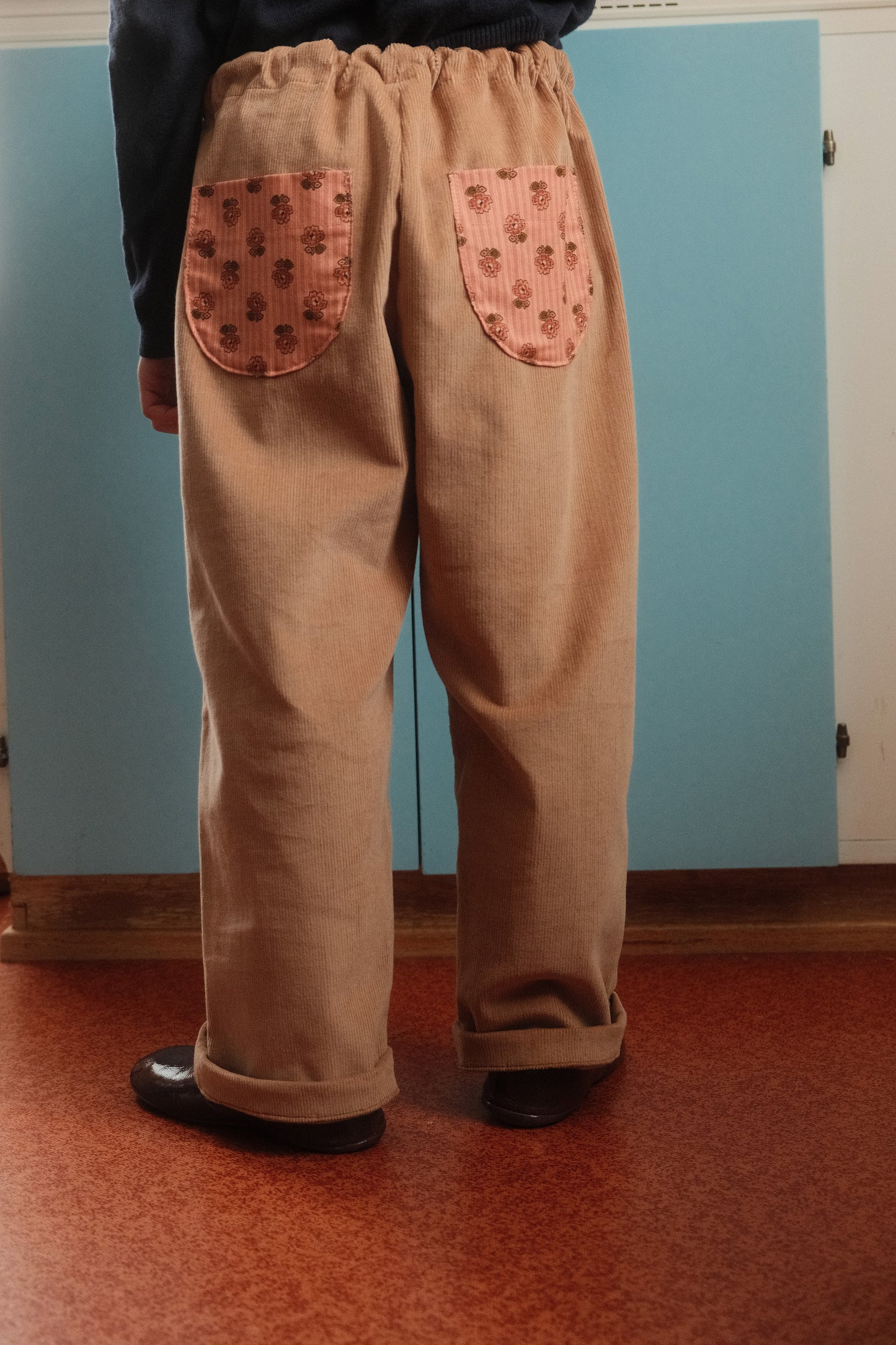 BILLE PANT, CAMEL CORDUROY, SALMON PINK FLOWER POCKETS